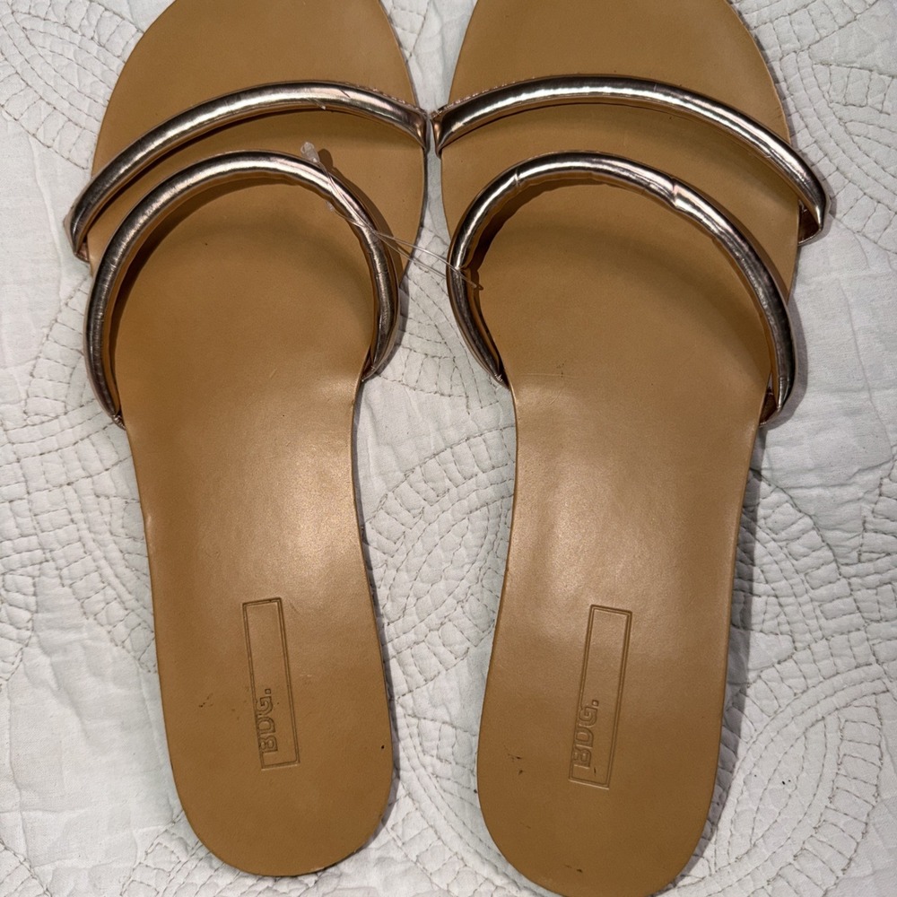 BDG Women Silver Sandals Shoes Thong Flip Flops Flat Size US 8.5 EU 39 Slip On